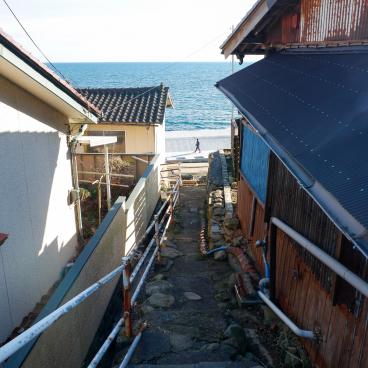 Tashirojima (Ishinomaki), ruelle entre les habitations de l'île près du port de Nitoda