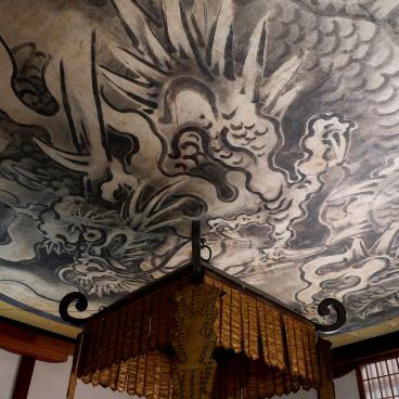 Bishamon-do (Kyoto), peinture de dragon au plafond du pavillon Reiden
