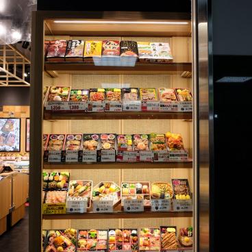 Vitrine d'Ekibento en répliques de cire à la gare de Kyoto