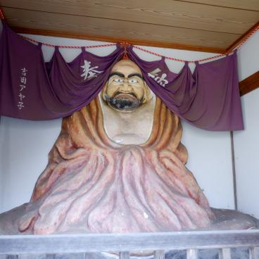 Parc Hanamiyama (Fukushima), statue du moine Bodhidharma au temple Fudo-do