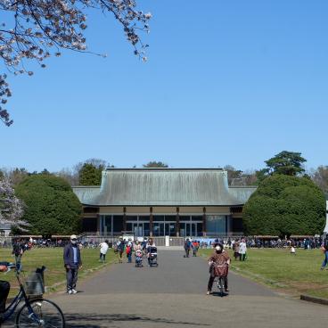 Parc Koganei (Tokyo), entrée principale du musée d'architecture en plein air d'Edo-Tokyo