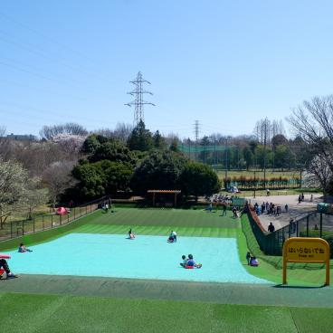 Parc Koganei (Tokyo), aire de jeux en plein air pour enfants