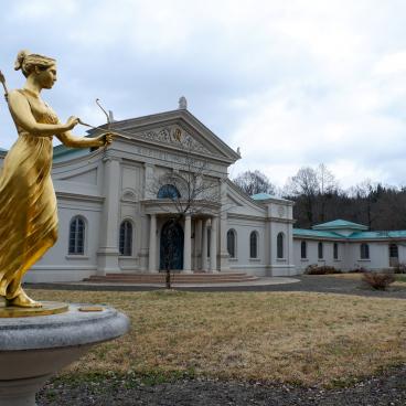 Lac Tazawa-ko (Akita), bâtiment de la secte Happy Science (Tohoku Tazawako Shoshinkan)