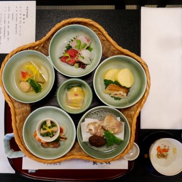 Uosaburo (Fushimi), formule Kaiseki Hanakago Gozen pour le déjeuner