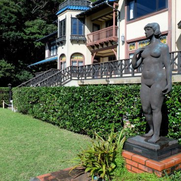 Musée de la littérature de Kamakura, statue occidentale devant l'ancienne résidence du clan Maeda 