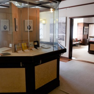 Musée de la littérature de Kamakura, salle d'exposition en intérieur
