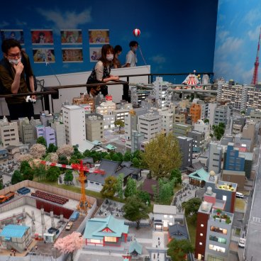 Small Worlds Tokyo (Odaiba), monde Sailor Moon et quartier Azabu-Juban en miniature 2