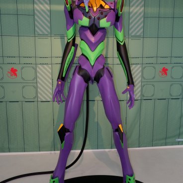 Small Worlds Tokyo (Odaiba), reproduction d'Evangelion Unité-01 (EVA-01) 