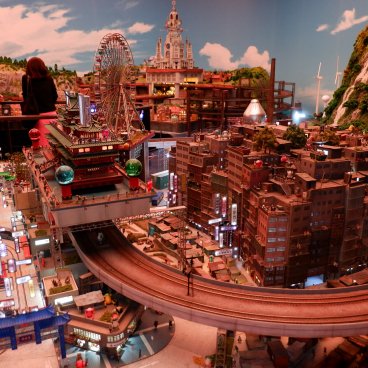 Small Worlds Tokyo (Odaiba), village imaginaire d'inspiration asiatique en miniature 2