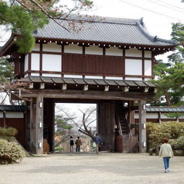 Akita, porte Omotemon du château de Kubota au parc Senshu