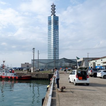Akita, gare routière Michi no Eki Akitako et tour Selion