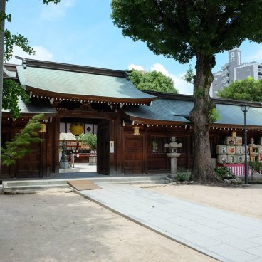 Kushida-jinja (Fukuoka), porte secondaire et enceinte du sanctuaire 2