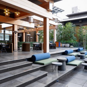 Shinpuhkan (Kyoto), terrasse extérieure du restaurant de l'hôtel Mr. Maurice's Italian