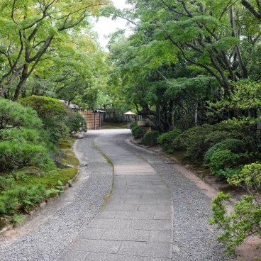 Parc Yusentei (Fukuoka), allée du jardin