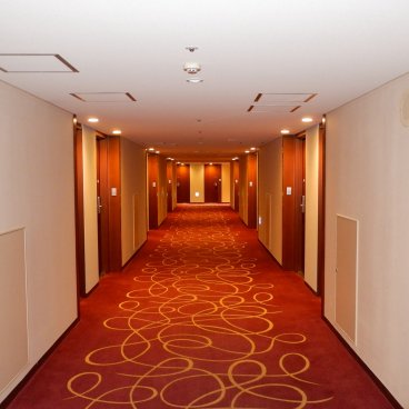 Akita Castle Hotel, couloir à l'étage des chambres de l'hôtel