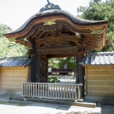 Engaku-ji (Kamakura), porte secondaire et partie du temple réservée aux moines