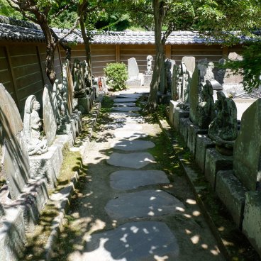 Engaku-ji (Kamakura), chemin sacré des 100 stèles de Kannon