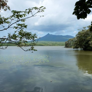 Parc d'Onuma (Hokkaido), vue sur le lac Onuma et le mont Komagatake