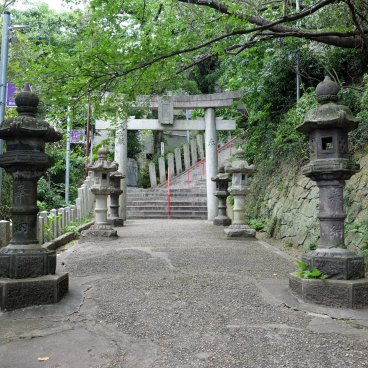 Washio Atago-jinja (Fukuoka), escalier et portique Torii dans l'enceinte du sanctuaire