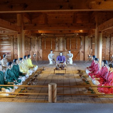 Site de Yoshinogari (Kanzaki, Saga), mis en scène d'une réunion de gouverneurs dans le sanctuaire principal