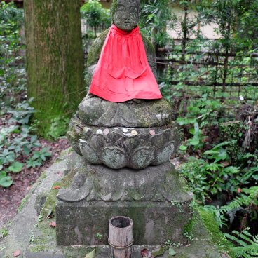 Niiyama-jinja (Kanzaki, Saga), statue de Jizo Bosatsu