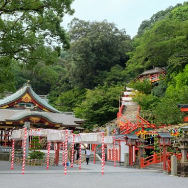 Yutoku Inari-jinja (Kashima, Saga), esplanade derrière la porte Romon