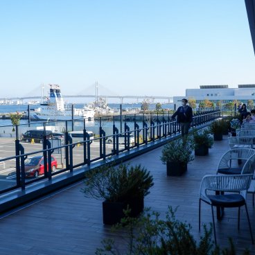 Minato Mirai 21 (Yokohama), café en terrasse au centre commercial Hammerhead