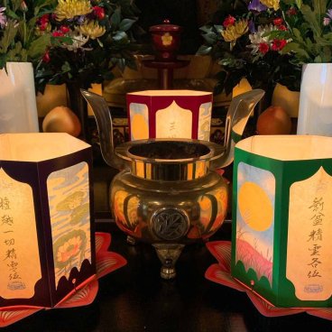 Autel de prière pour Obon au domicile du moine du temple Choraku-ji (Adachi, Tokyo)