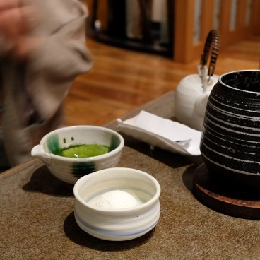 Kani Doraku Kyoto Honten (Kyoto), dessert avec boule de glace vanille et nappage au thé Matcha