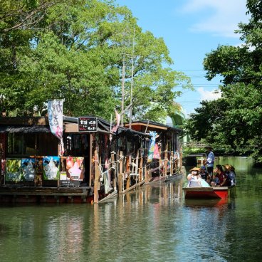 Yanagawa (Fukuoka), échoppe flottante pendant la croisière Kawakudari