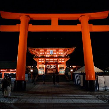 Fushimi Inari Taisha à Kyoto de nuit 2