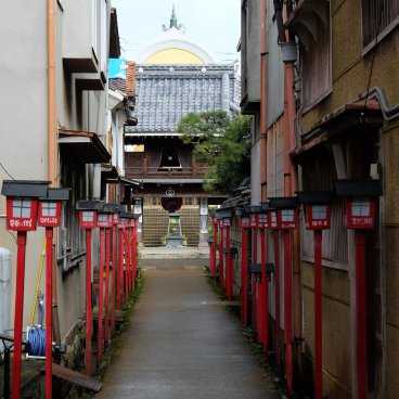 Kurayoshi (Tottori), petit chemin d'accès au temple Dairen-ji