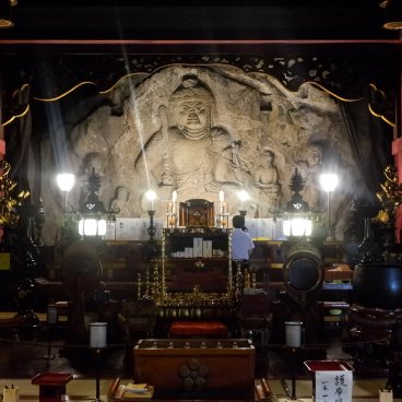 Oiwasan Nisseki-ji (Toyama), statue de Fudo Myoo taillée dans la roche
