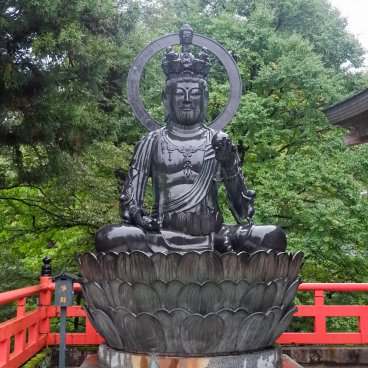 Oiwasan Nisseki-ji (Toyama), représentation de Kannon Bosatsu dans l'enceinte du temple