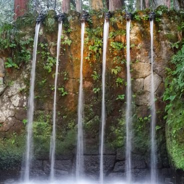 Oiwasan Nisseki-ji (Toyama), 6 chutes d'eau pour la méditation