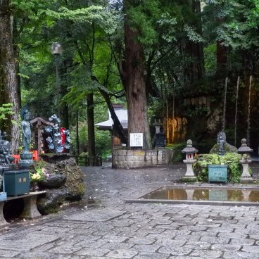 Oiwasan Nisseki-ji (Toyama), vue sur l'enceinte du temple