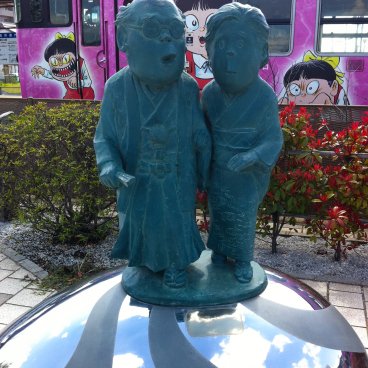 Sakaiminato (Tottori), statues en personnage de manga de Shigeru Mizuki et de sa femme Mura Nunoe