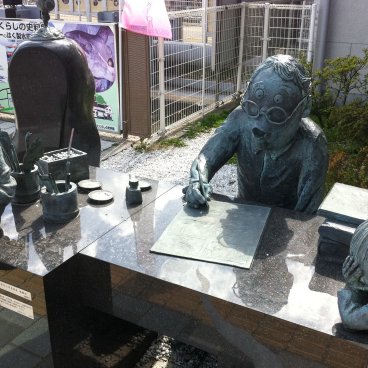 Sakaiminato (Tottori), statue en personnage de manga de Shigeru Mizuki à la sortie de la gare