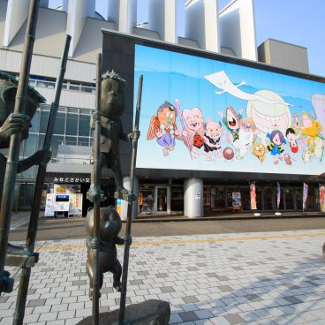 Sakaiminato (Tottori), gare JR décorée des personnages de manga et Yokai de Shigeru Mizuki