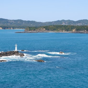 Shima (péninsule d'Ise, Mie), panorama sur le littoral rocheux depuis le phare Anorisaki