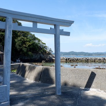 Shima (péninsule d'Ise, Mie), Torii du sanctuaire Ishibotoke shiobotoke sekibutsu