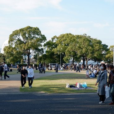 Parc Yamashita (Yokohama), foule de promeneurs les week-end et jours fériés