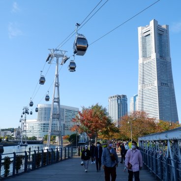 Yokohama Air Cabin, vue sur le téléphérique depuis la promenade Kisha-michi 