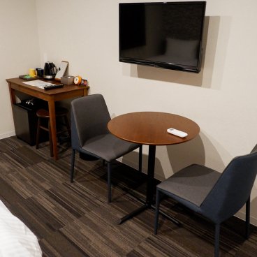 M's Hotel Gojo Naginatagiri (Kyoto), espace salon de la chambre triple