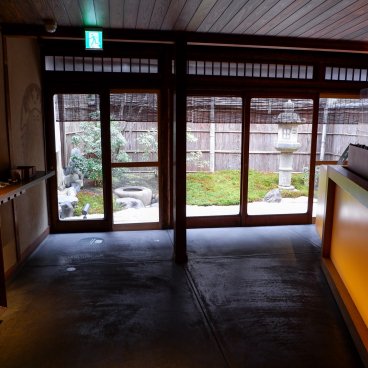 Starbucks Kyoto Ninenzaka Yasaka Chaya, 2ème comptoir pour retirer sa commande au rez-de-chaussée