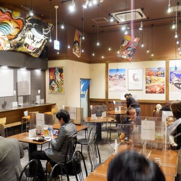 Gare de Shin-Aomori, restaurant de fruits de mer Sakanakkui no den avec dégustation de saké 2