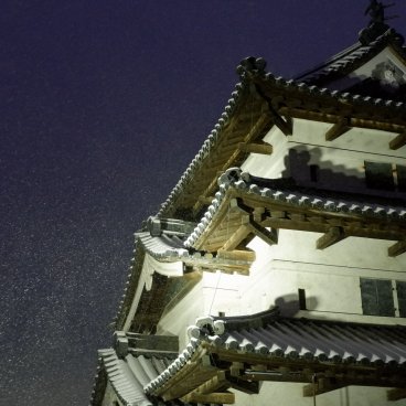 Hirosaki (Aomori), vue nocturne sur le donjon en hiver dans le parc du château