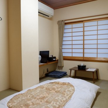 Kawaguchiko Station Inn, chambre à la japonaise de l'auberge avec futon 1 personne 2