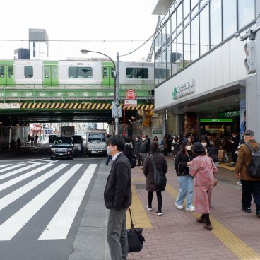 Shin-Okubo (Shinjuku), sortie nord de la gare JR
