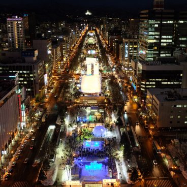 Tour de télévision de Sapporo, vue nocturne sur le parc Odori pendant le festival Yuki Matsuri en février 4